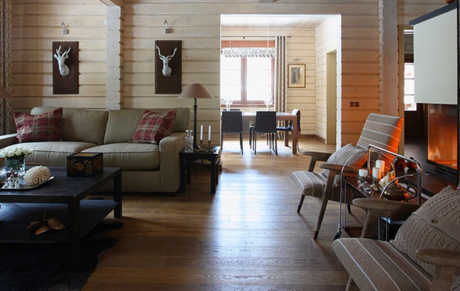 Гостиная в доме из бруса