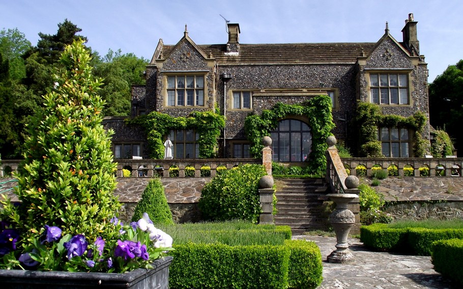 Тюдоров особняк сад