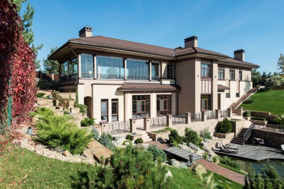 Загородный коттедж в классическом стиле