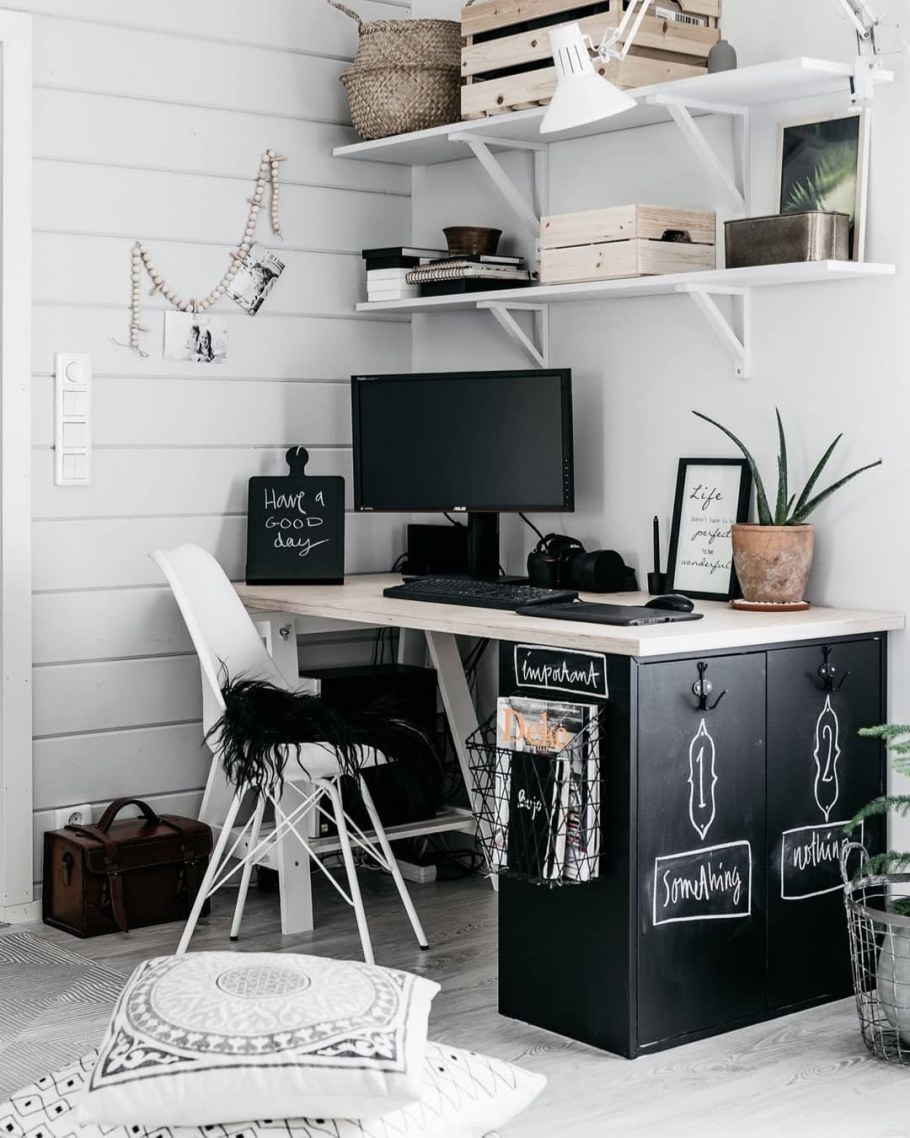 Компьютерный стол в скандинавском стиле