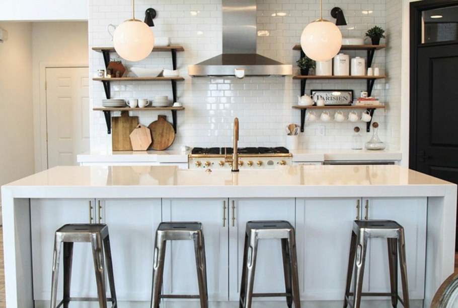 Приложение интерьера кухни с барной