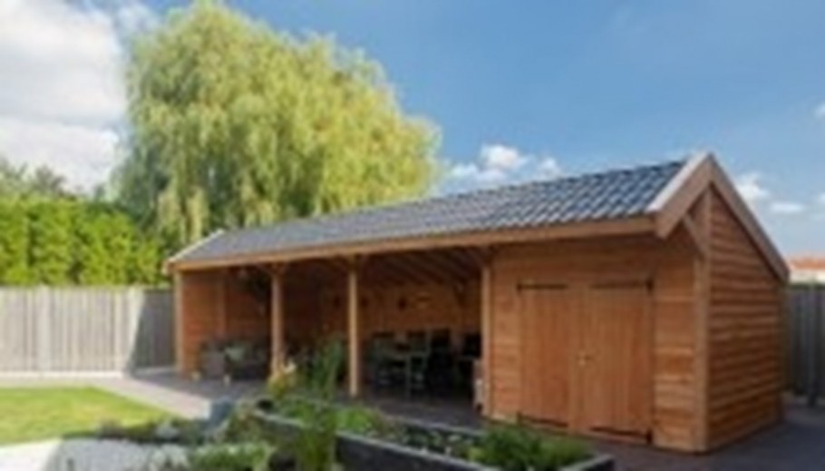 Баня с сараем под одной крышей