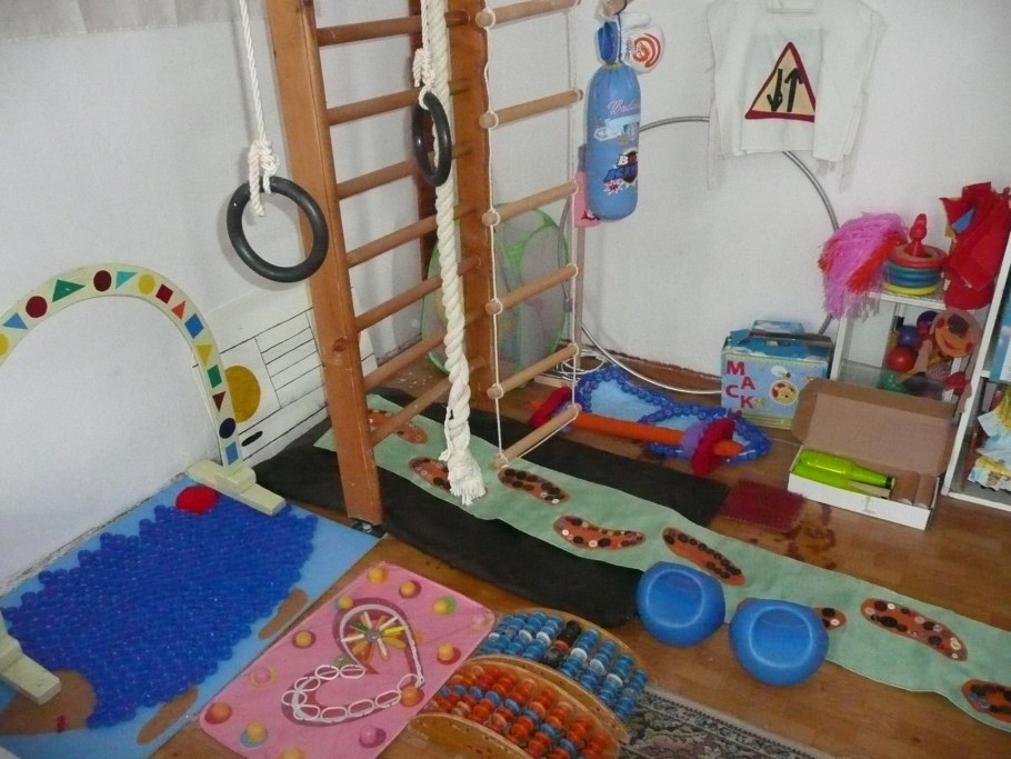 Спортивный уголок в младшей группе