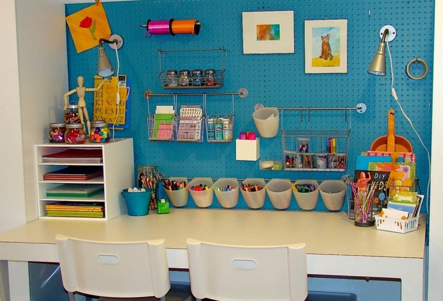 Творческий уголок в детской