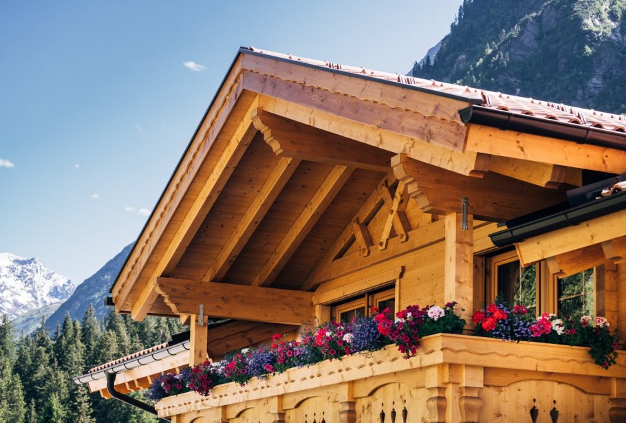 Свес кровли стиль Шале