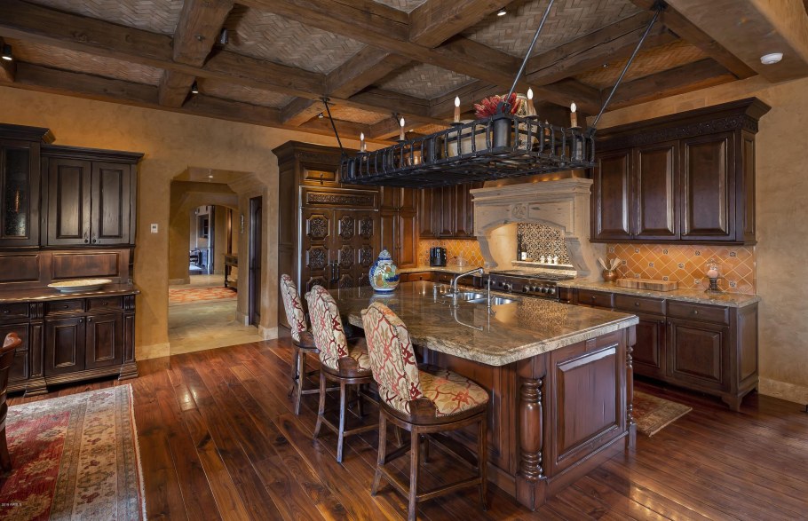 Кухня в колониальном стиле