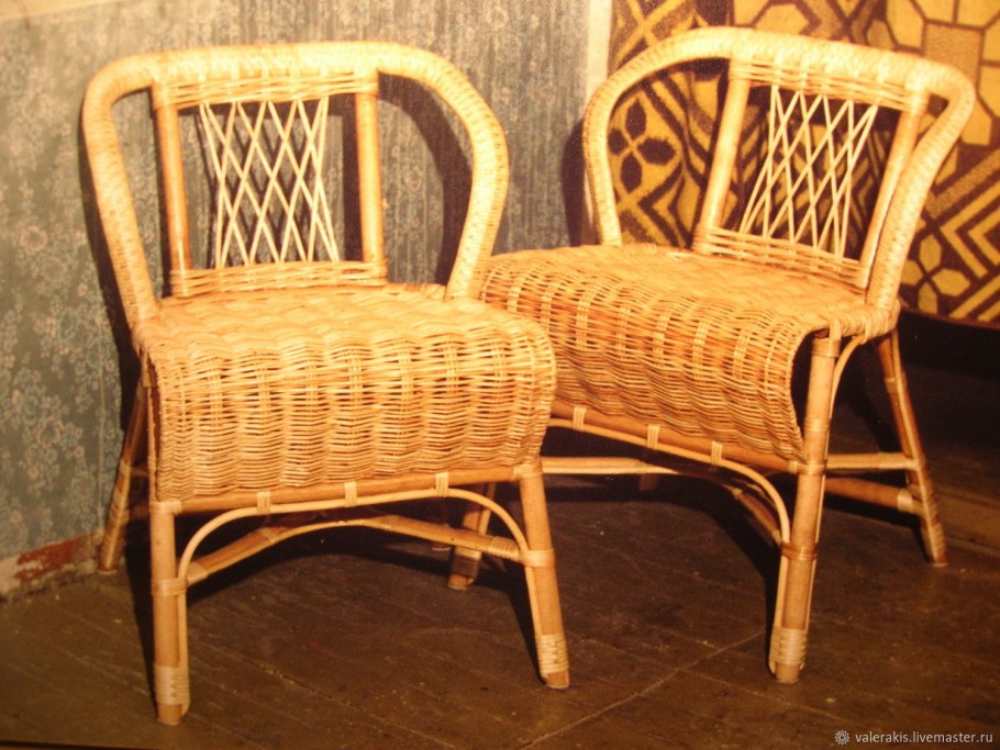 Кресло плетеное старинное