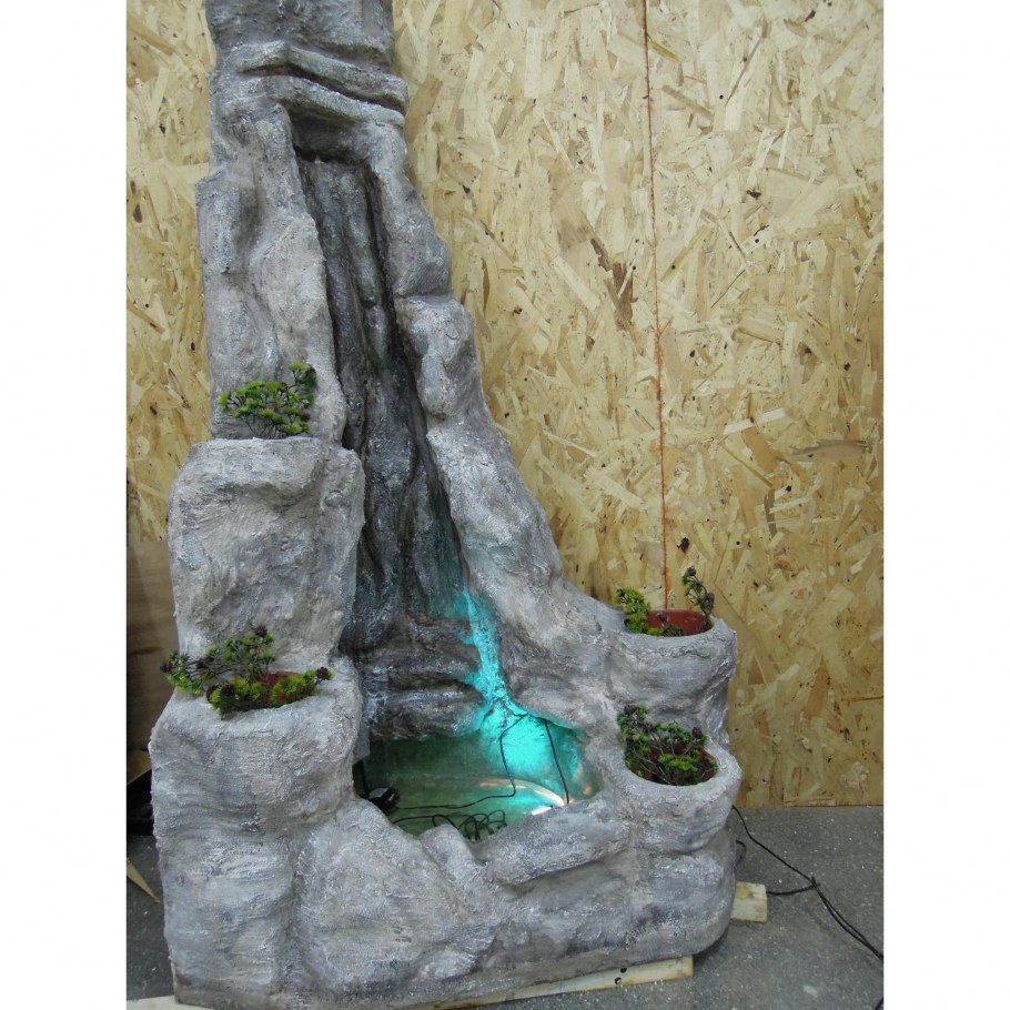 Декоративный угловой фонтан