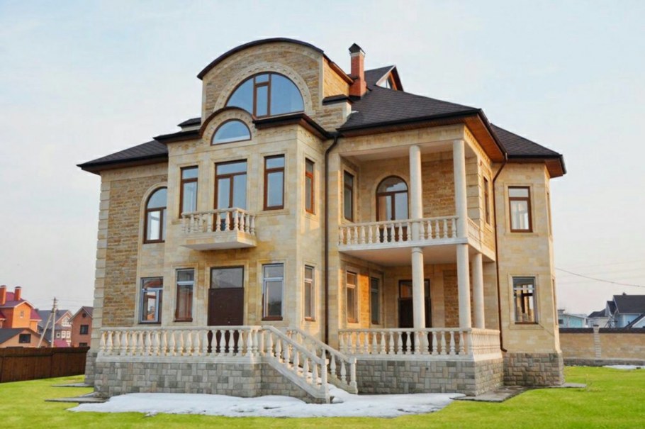 Потолок на лестнице