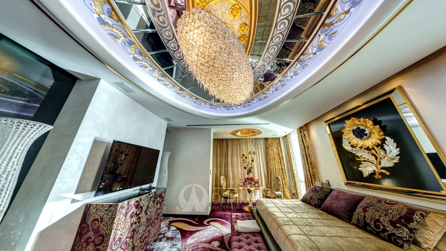 Натяжные потолки в красивом интерьере с цветами Питер