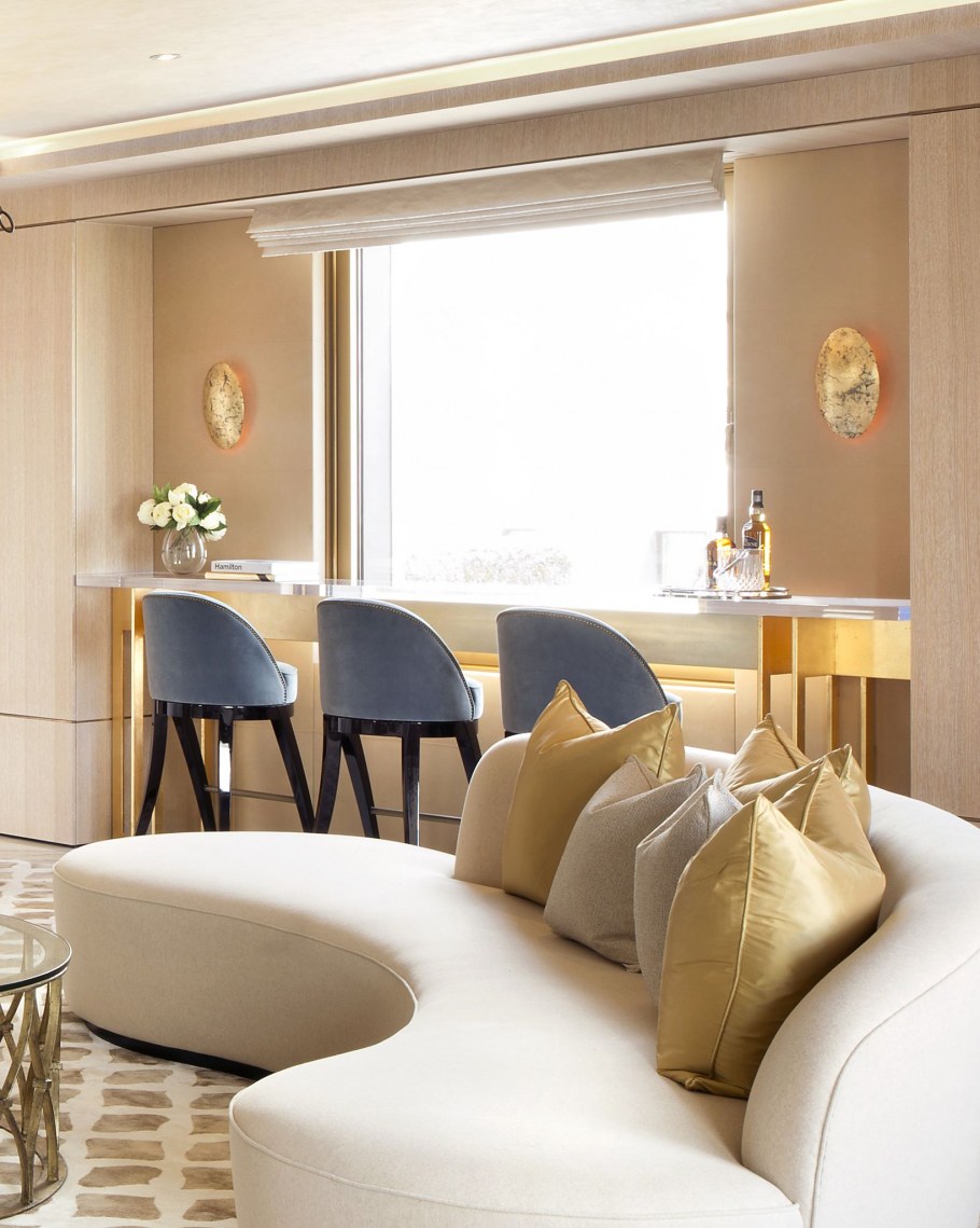 Спальня с двумя кроватями