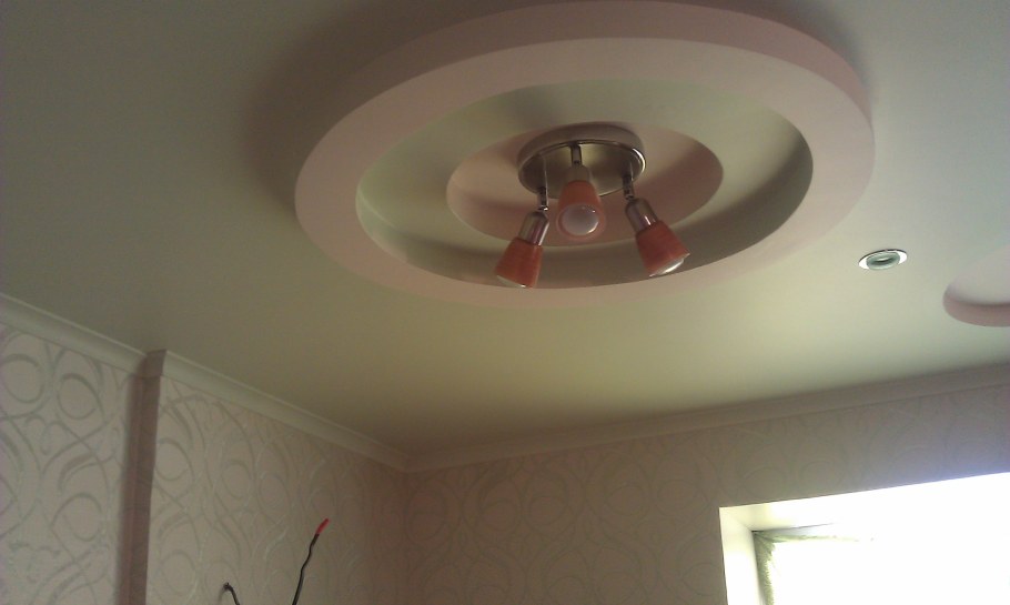 Многоуровневый потолок из пенопласта