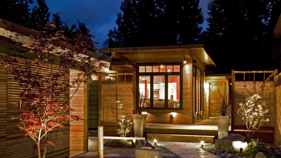 Освещение территории загородного дома