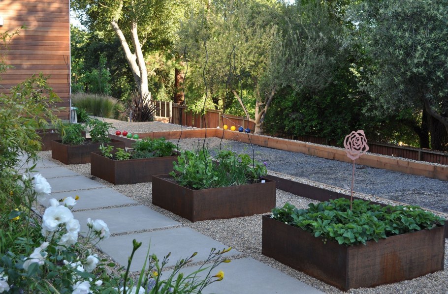 Грядки и клумбы в ландшафте