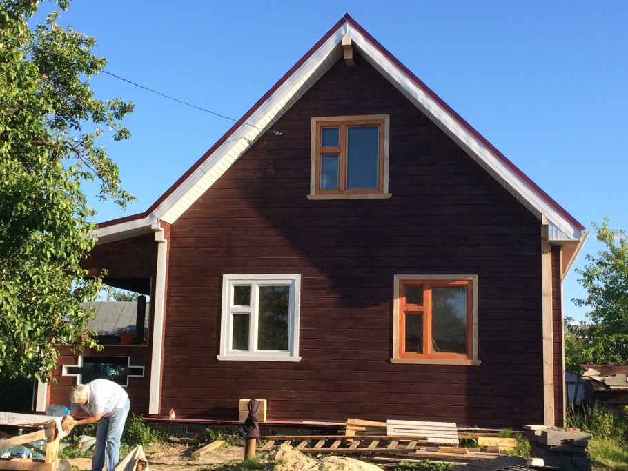 Дом цвета палисандр