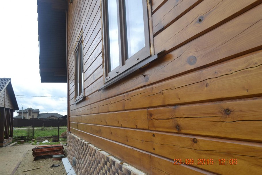 Брусовой лакированный дом