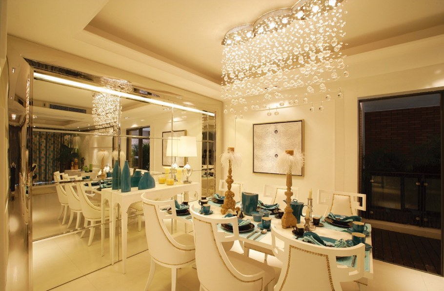 Комната с круглым столом