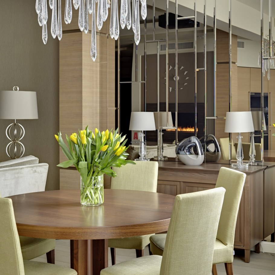 Зеркало над столом