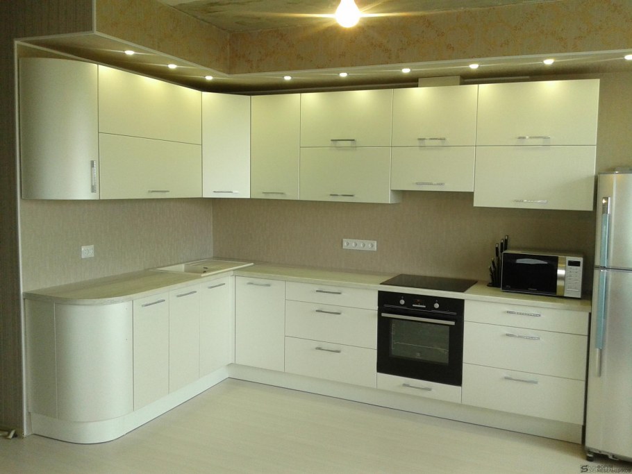 Кухня жемчужного цвета