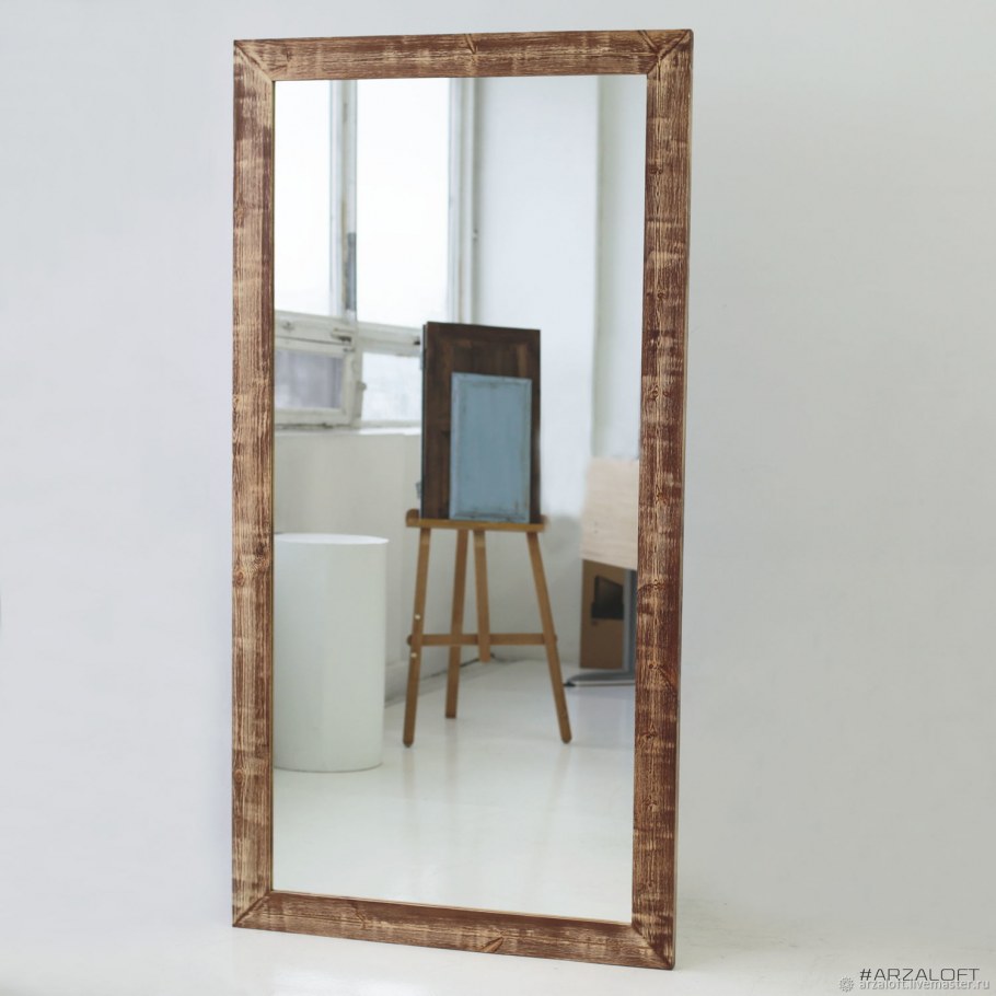 Зеркало напольное в деревянной раме