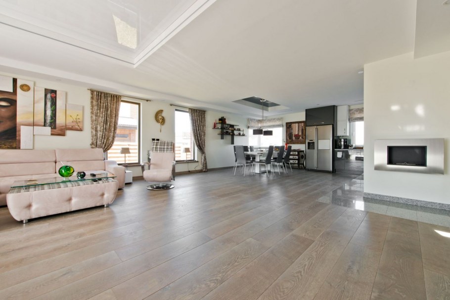 Светлый пол в деревянном доме