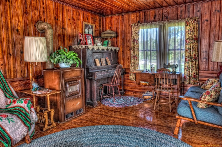 Интерьер комнаты в деревенском доме