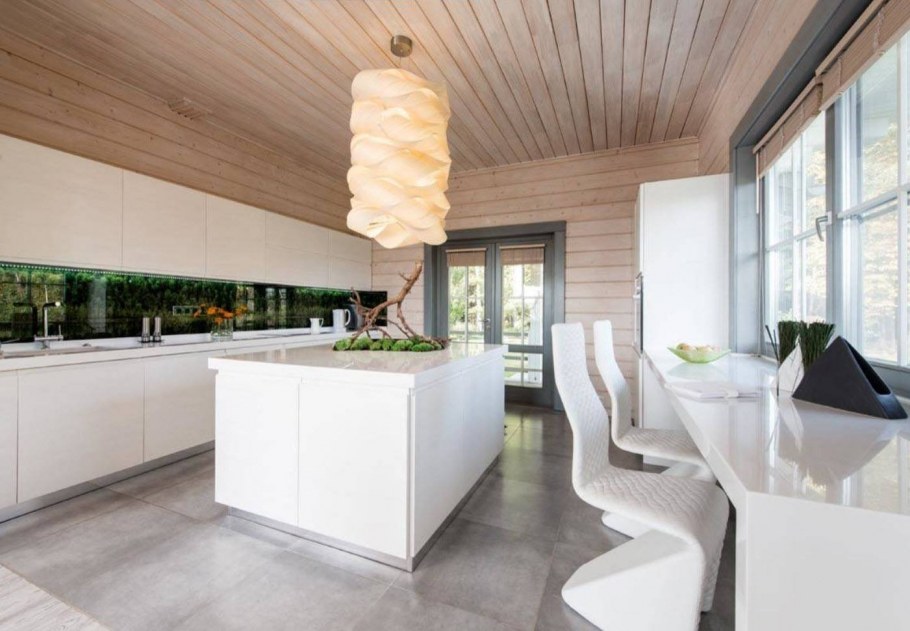 Интерьер кухни в доме из клееного бруса