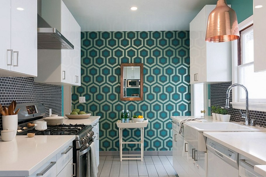 Спальня в ярких тонах