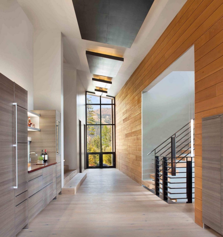 Отделка потолка ламинатом