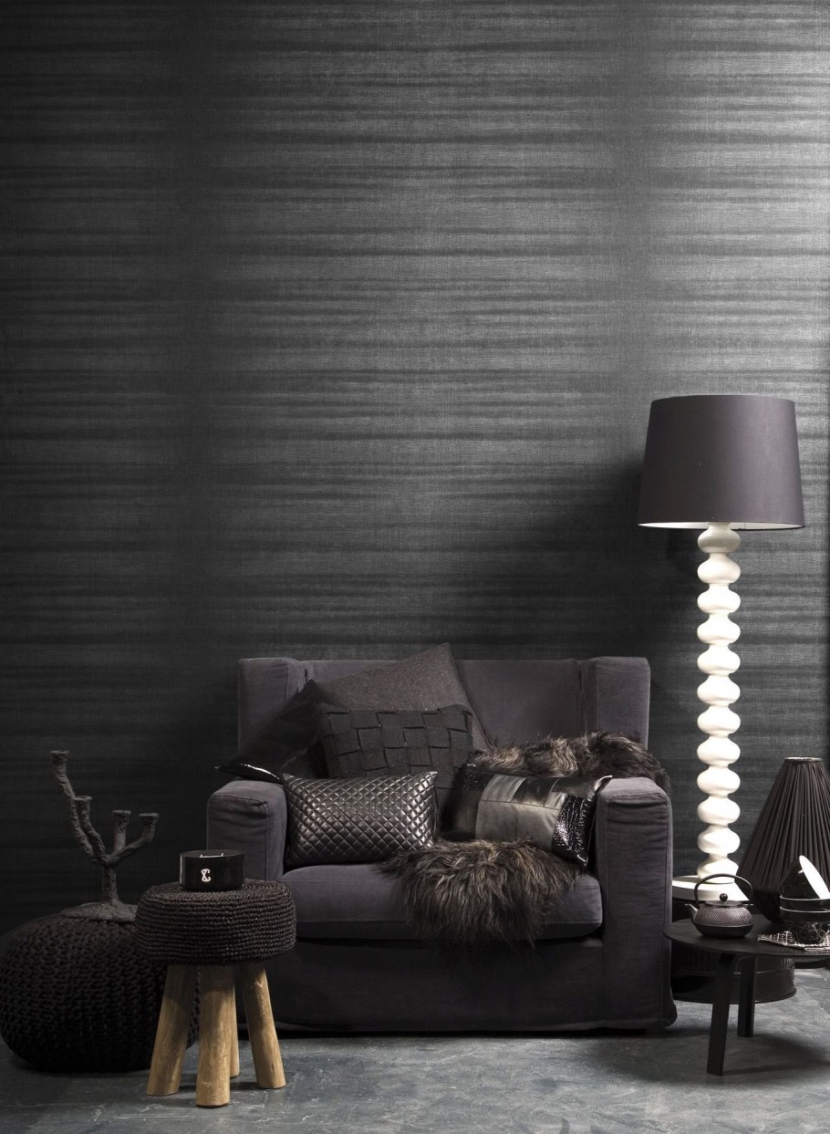 Вертикальные полосы на стене в интерьере