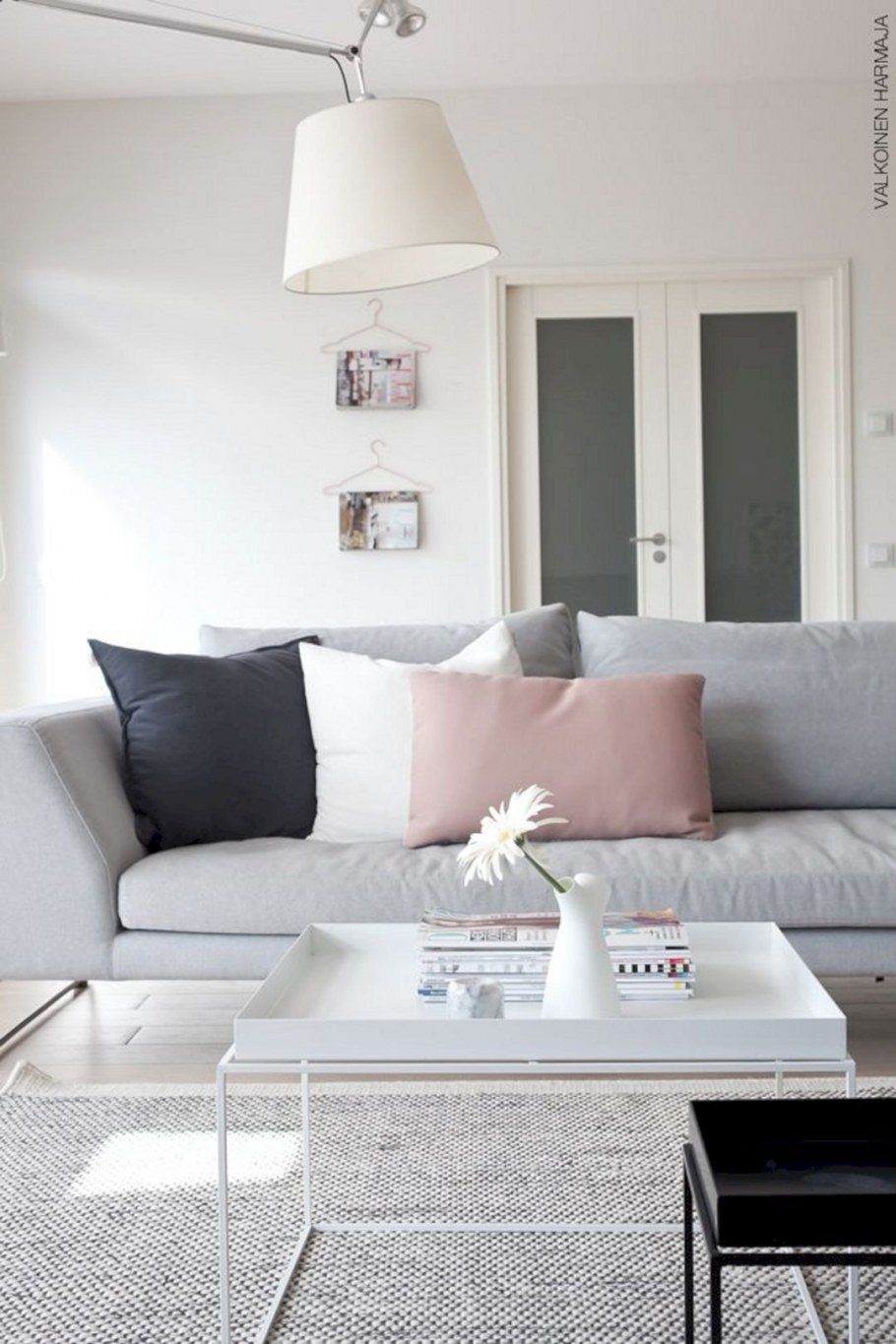 Серо-розовый интерьер