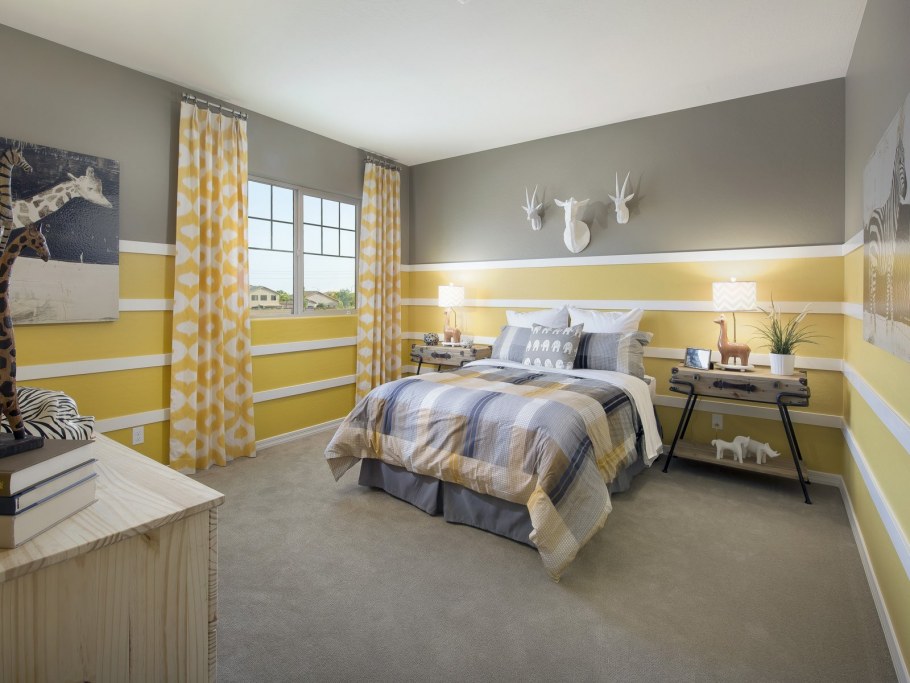 Серо желтая спальня