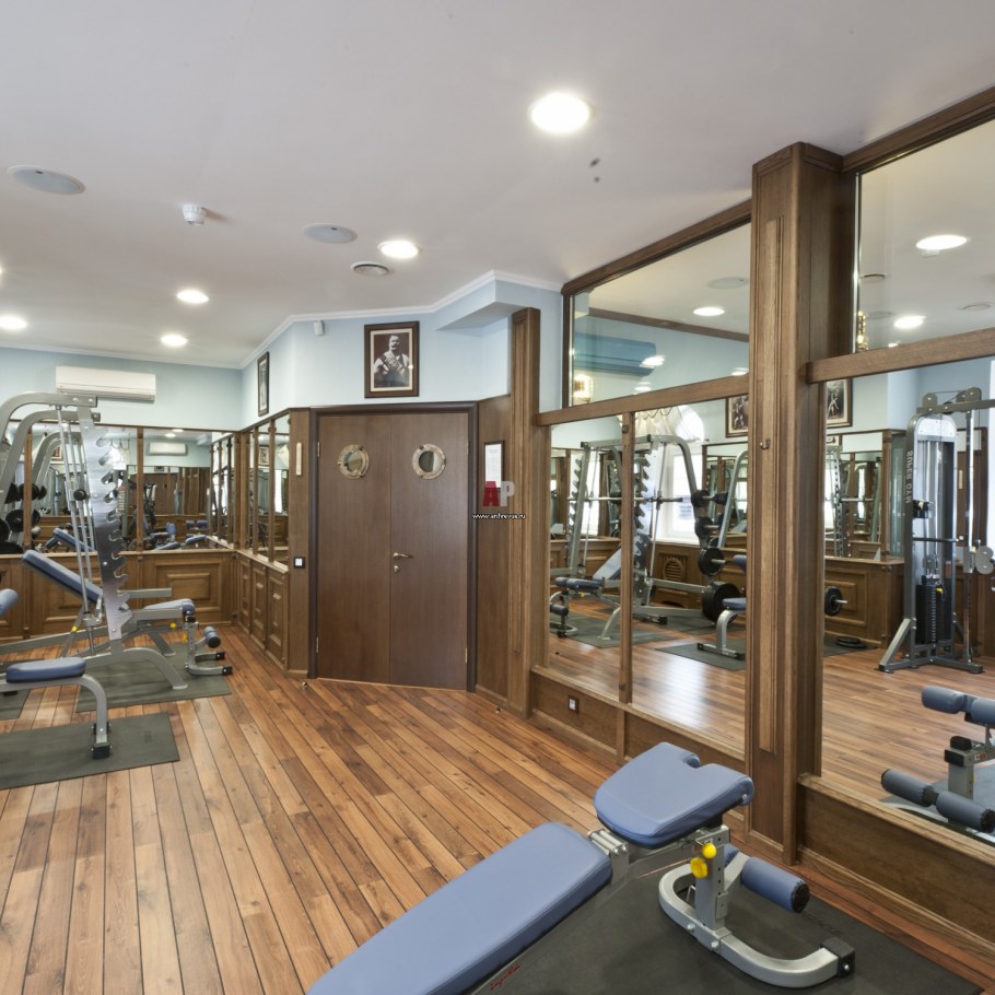 Спортзал в стиле моря