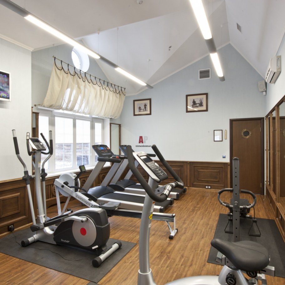 Спортзал в классическом стиле