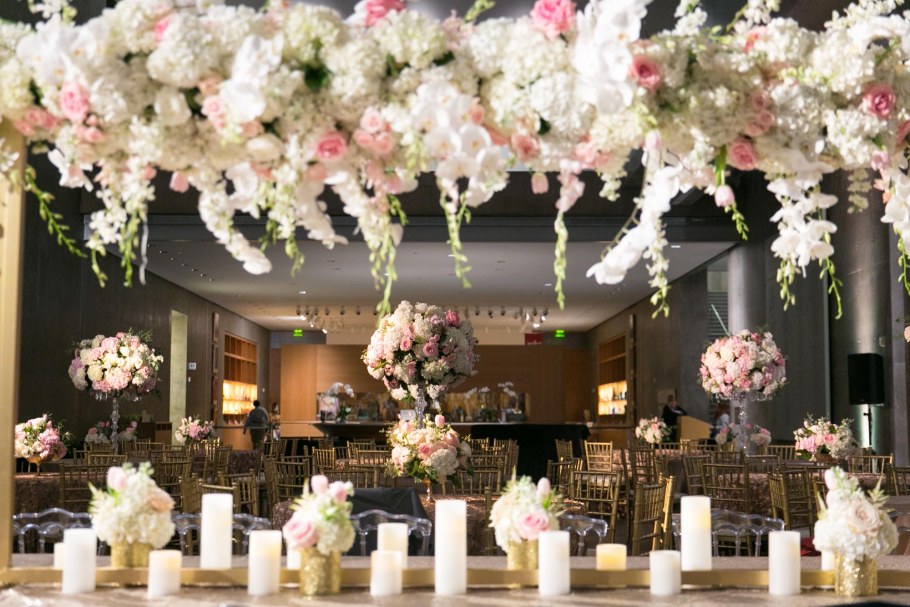 Современные декорации из цветов