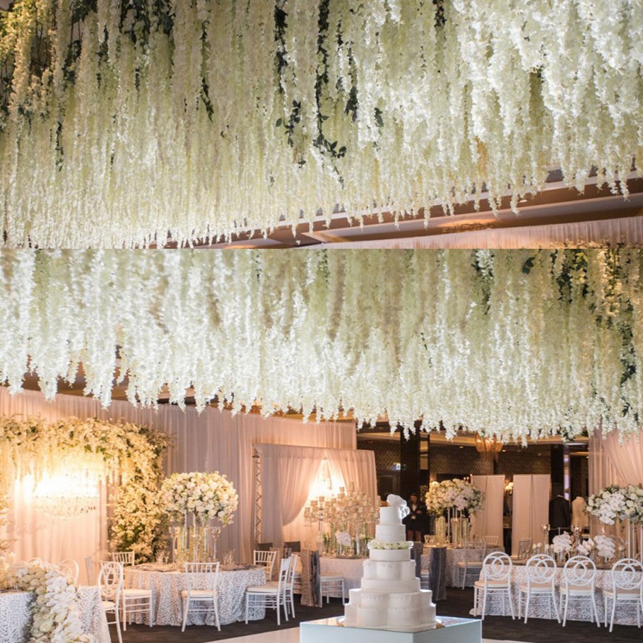 Украшение потолка искусственными цветами