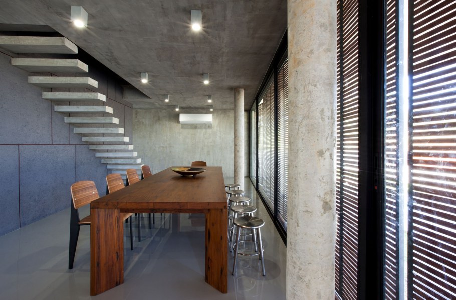 Двухэтажный дом стеклянный