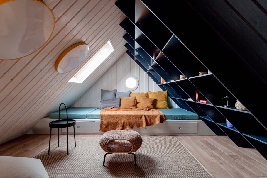 Освещение в спальне со скошенным потолком