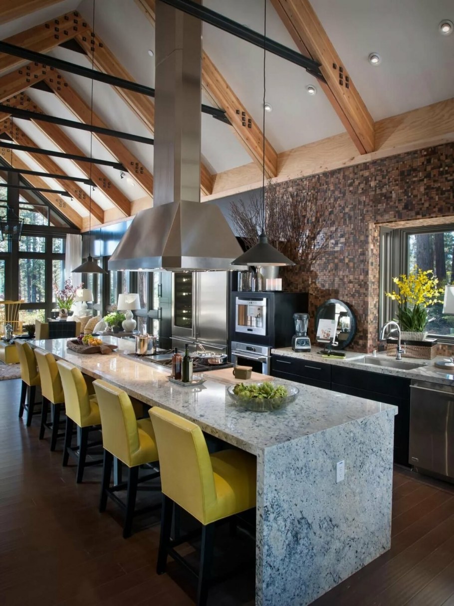 Интерьер кухни в большом доме