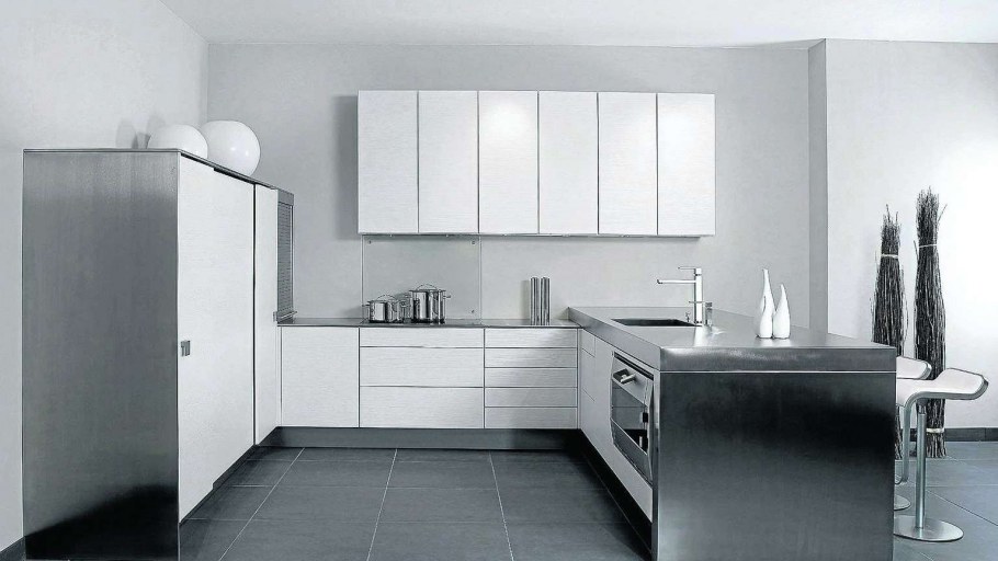 Белая глянцевая кухня в современном стиле в интерьере