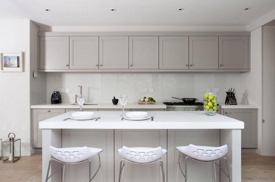 Кухня в белых тонах