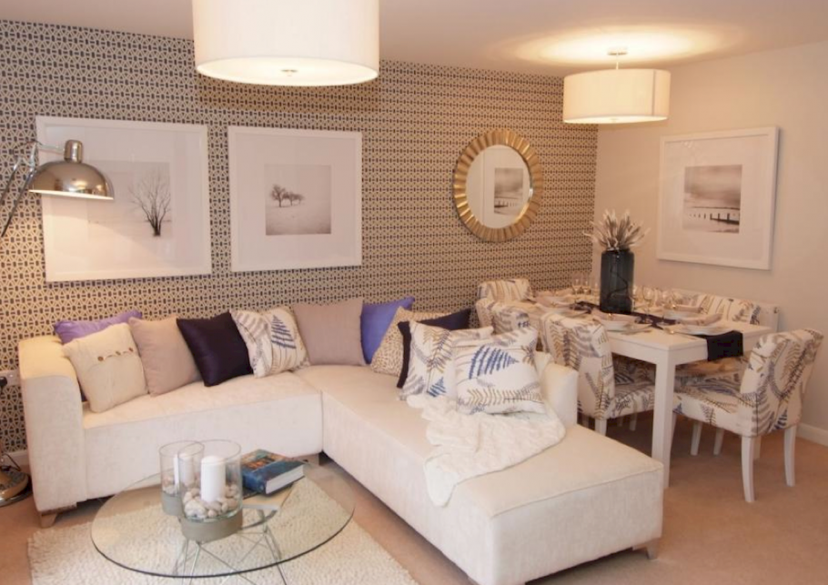 Небольшая гостиная с обеденной зоной