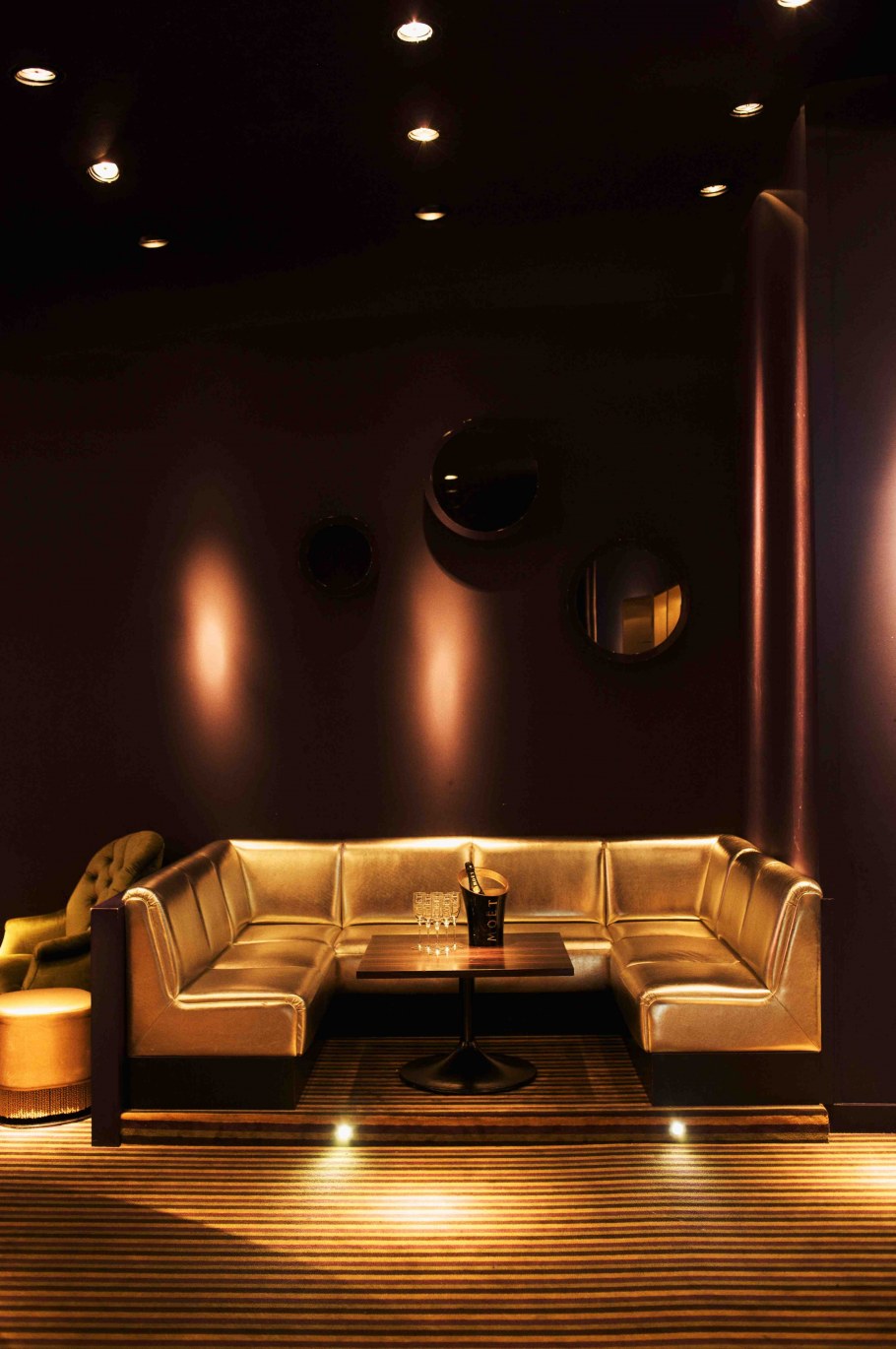 Гостиная в стиле Шале с камином