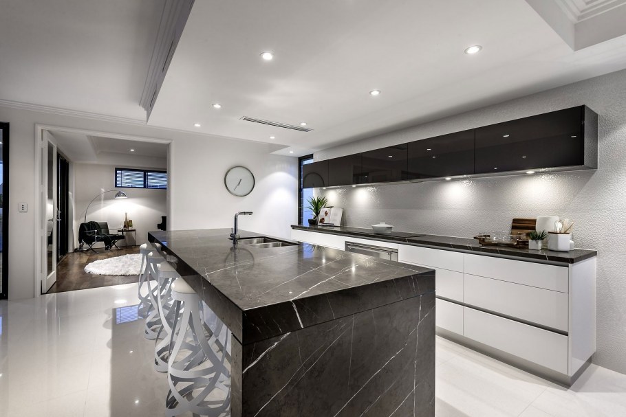 Мраморный пол на кухне современный