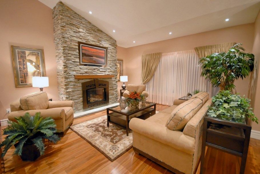 Цветы в интерьере гостиной живые