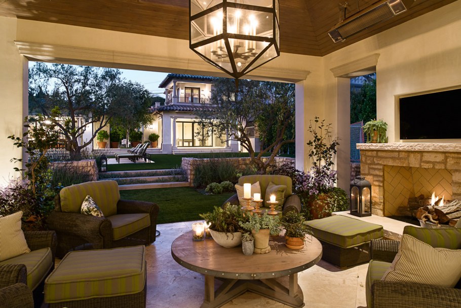 Гостиная с выходом на патио