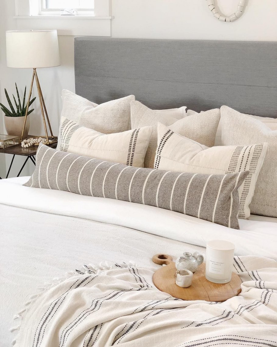 Декоративные подушки на кровать