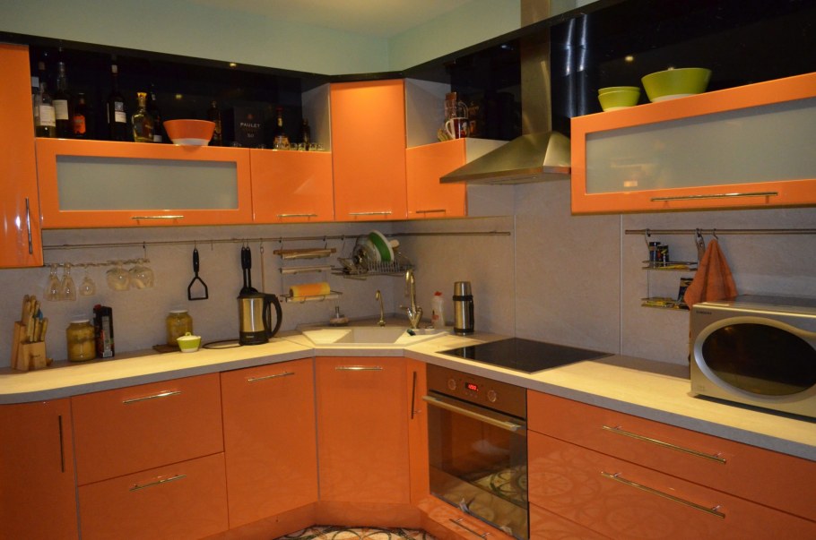 Оранжевые кухни в интерьере реальные