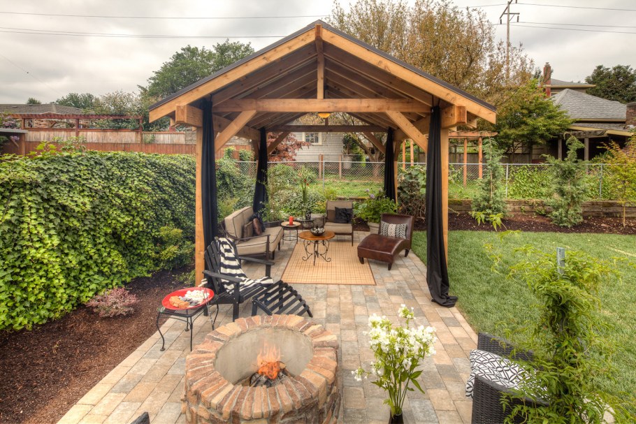 Пергола с очагом