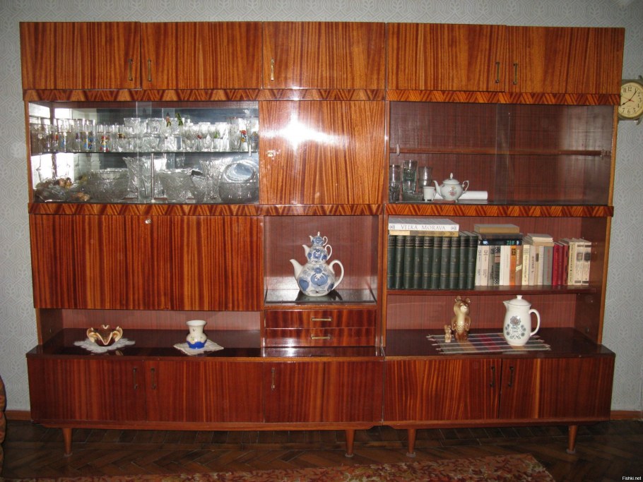 Советская мебельная стенка